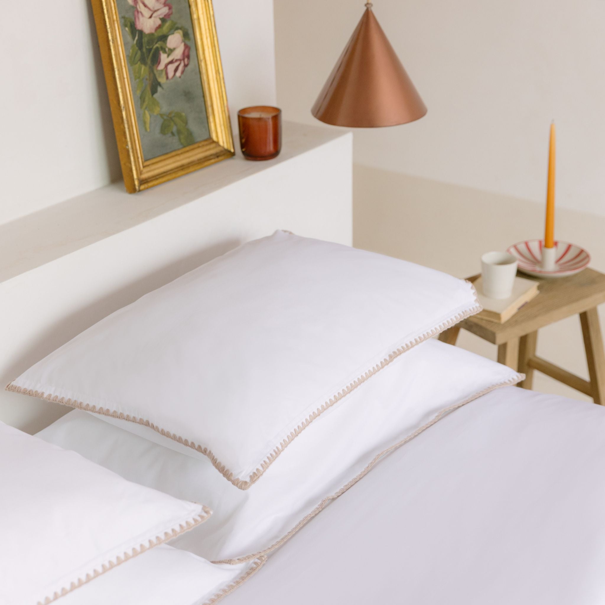 torres-novas-bed-cascais-percale-shell-stitch-bed-linen-beige-lifestyle-3.jpg