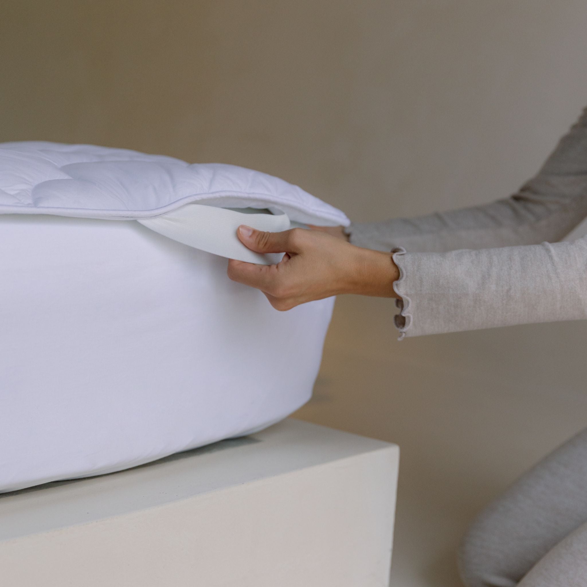 torres-novas-bed-inserts-cloud-topper-white-lifestyle-1_3e869934-db55-45d3-89c0-10436ceea826.jpg