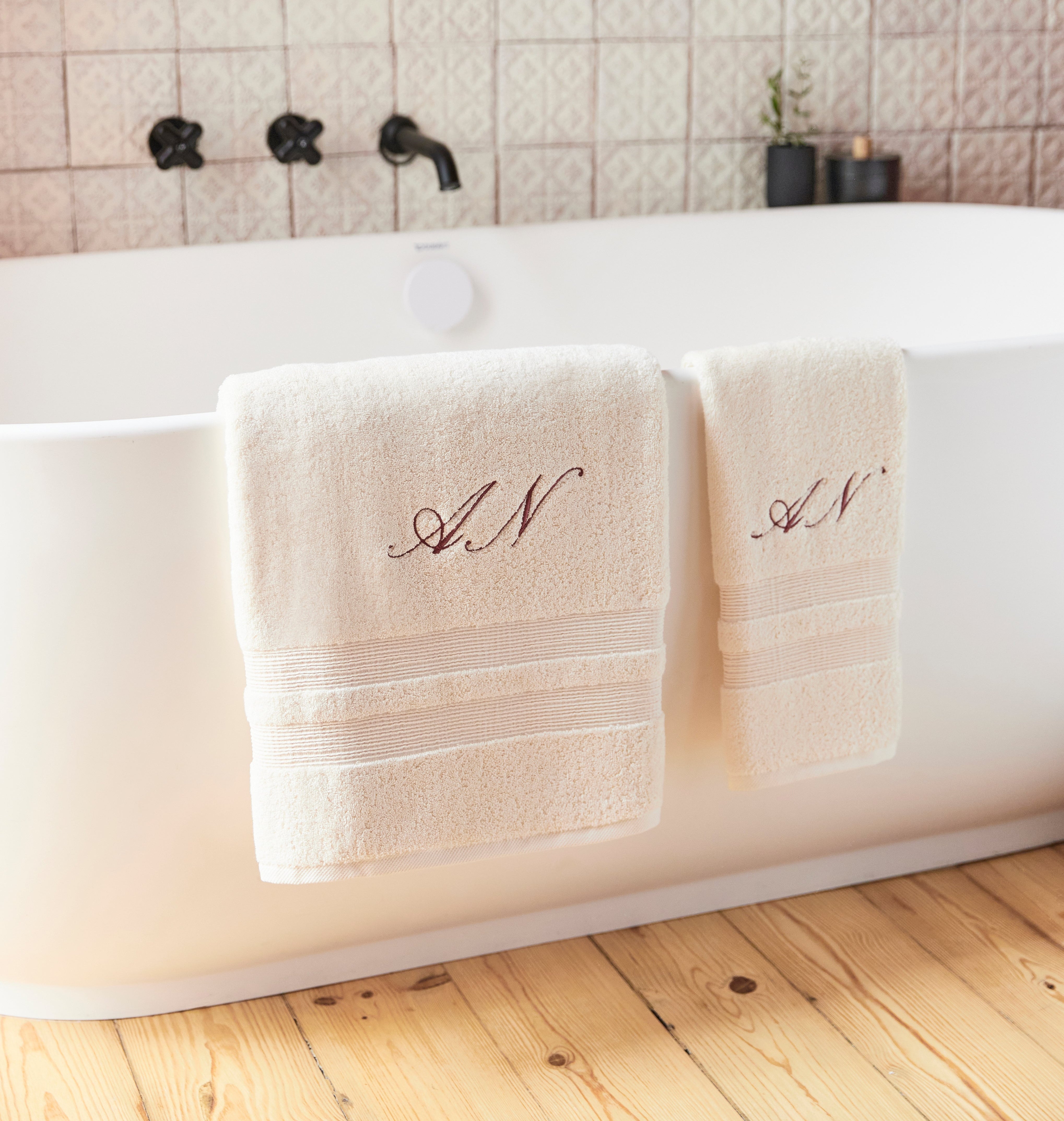 torres-novas-elegance-bath-towels-product-embroidery-natural-3_2.jpg