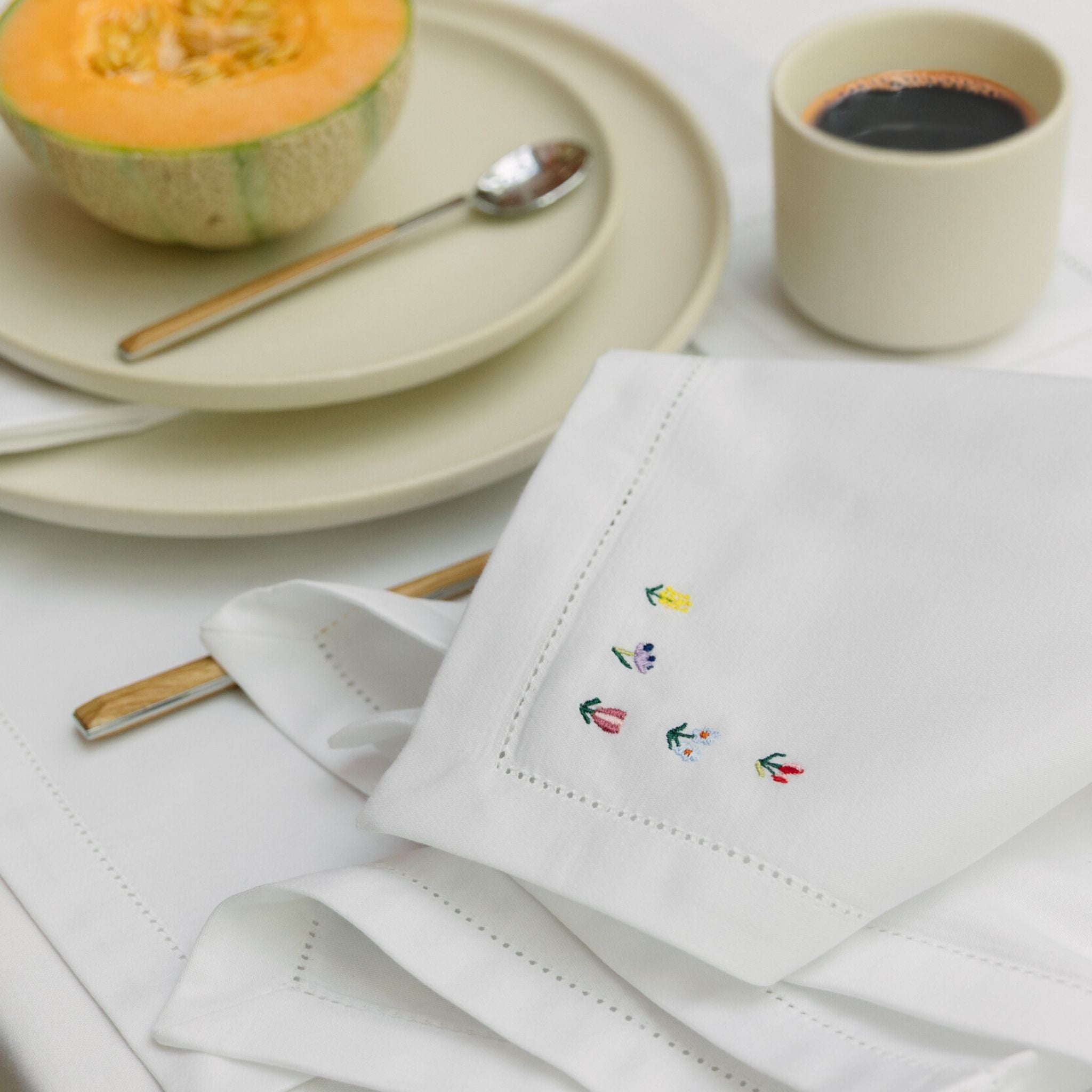 Servilletas y individuales Mafra algodón con bordado de flores