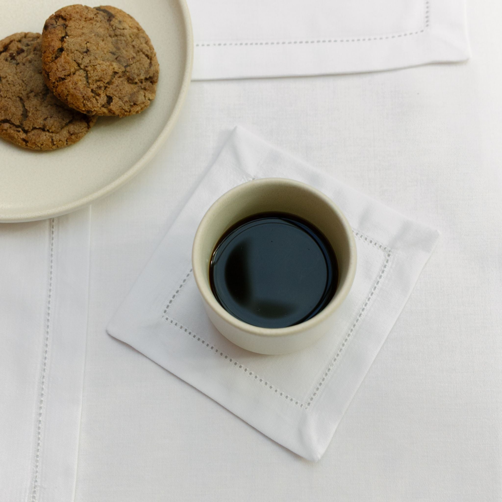 torres-novas-table-mafra-cotton-plain-cocktail-napkin-white-lifestyle-7.jpg