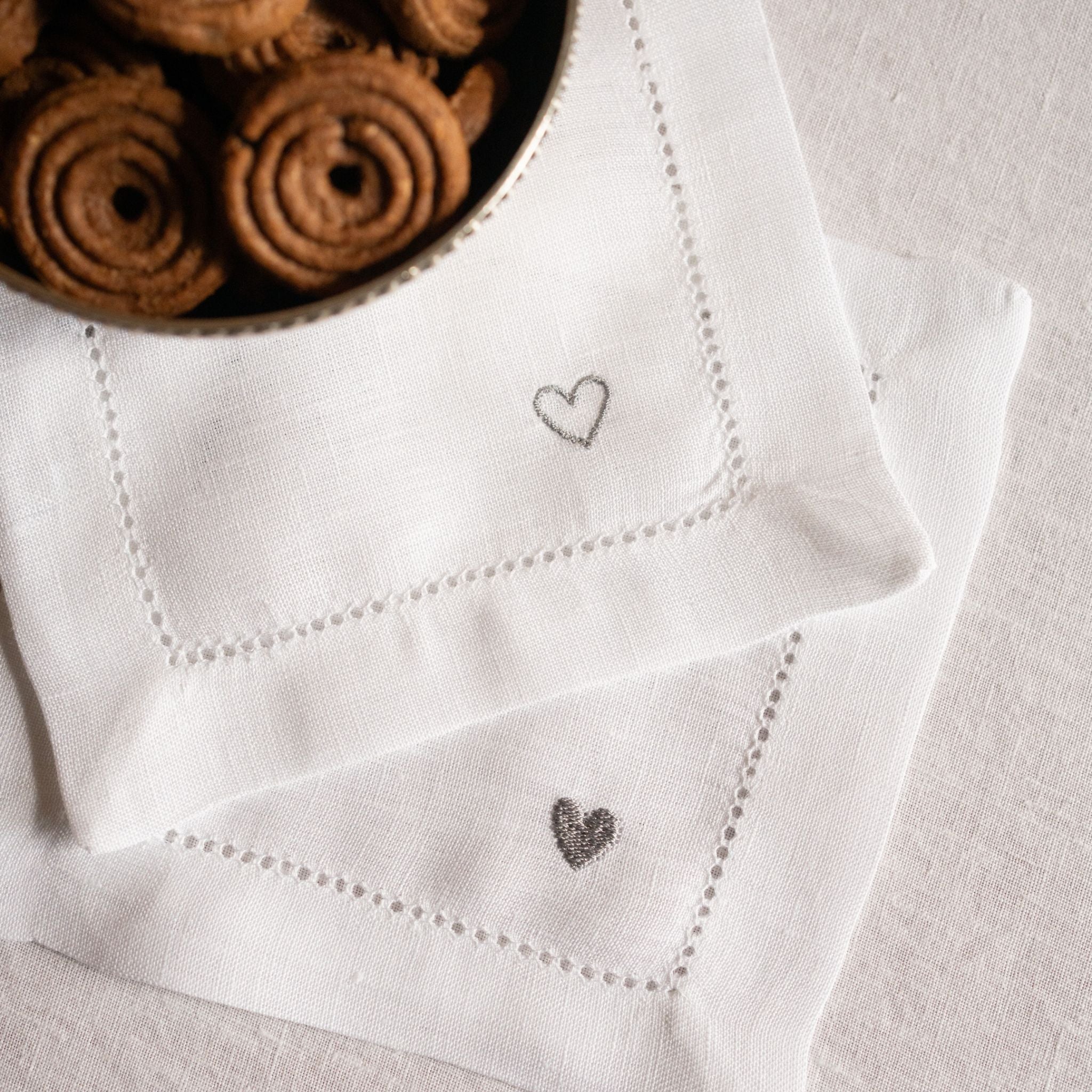 Mafra table linen with heart embroidery