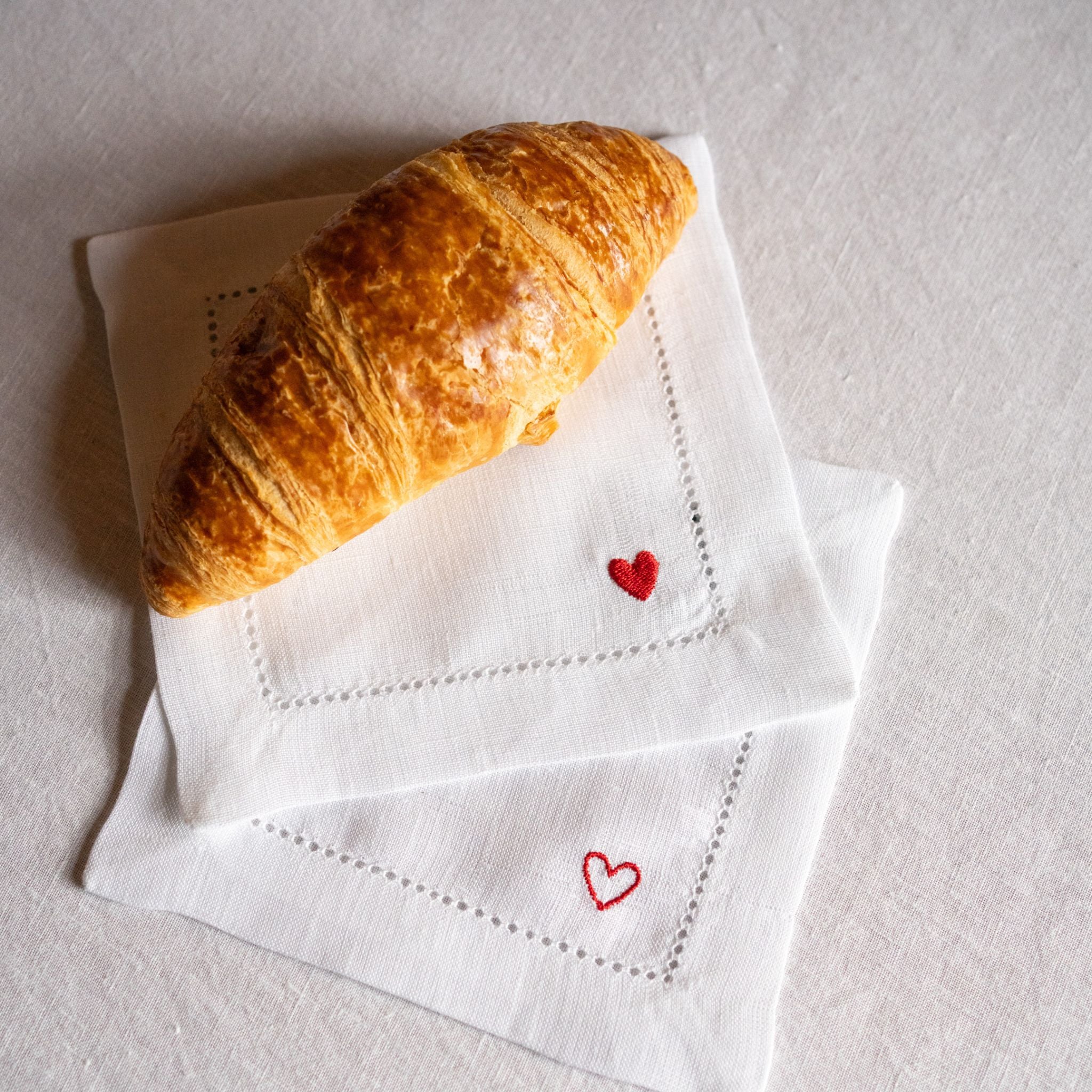 Mafra table linen with heart embroidery