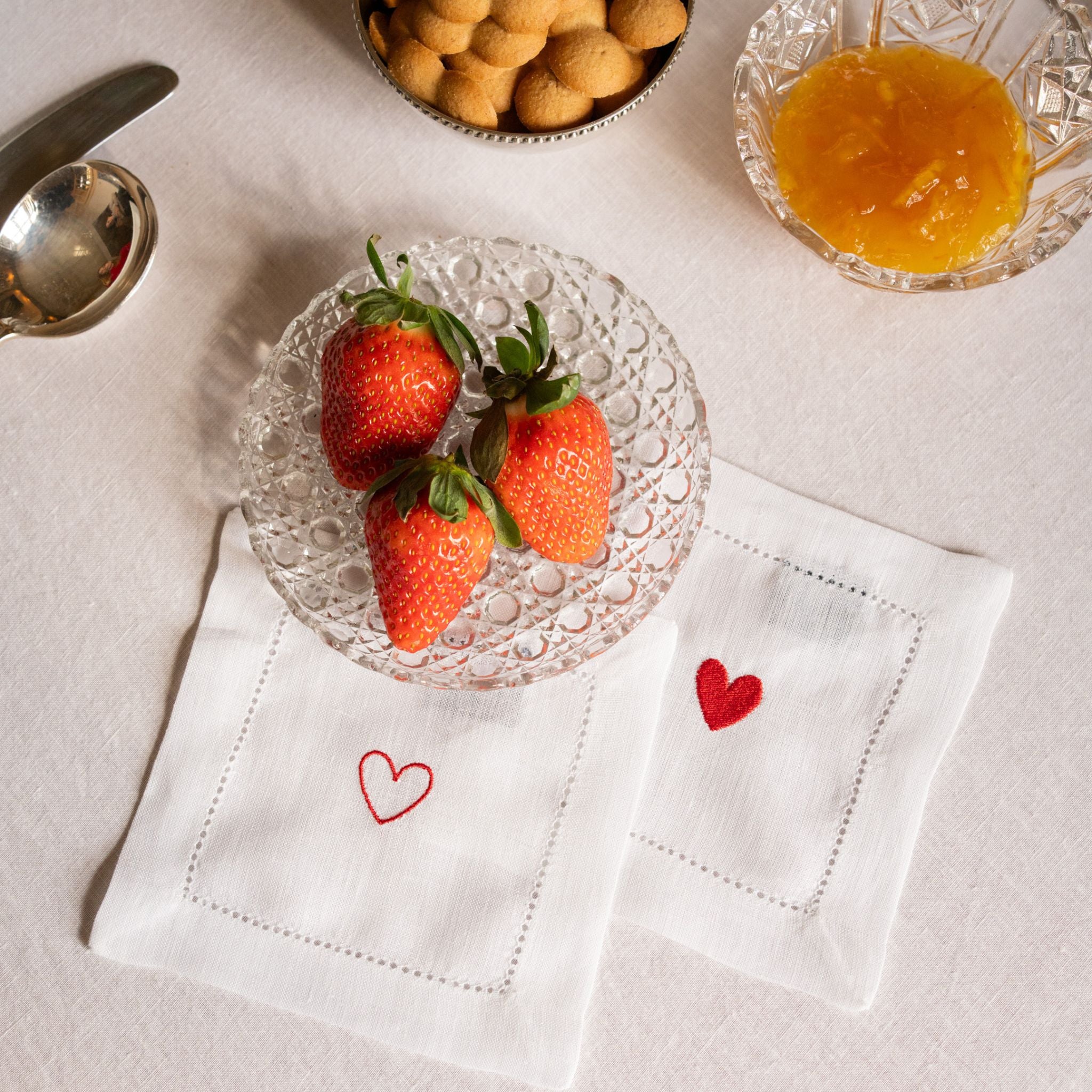 Mafra table linen with heart embroidery