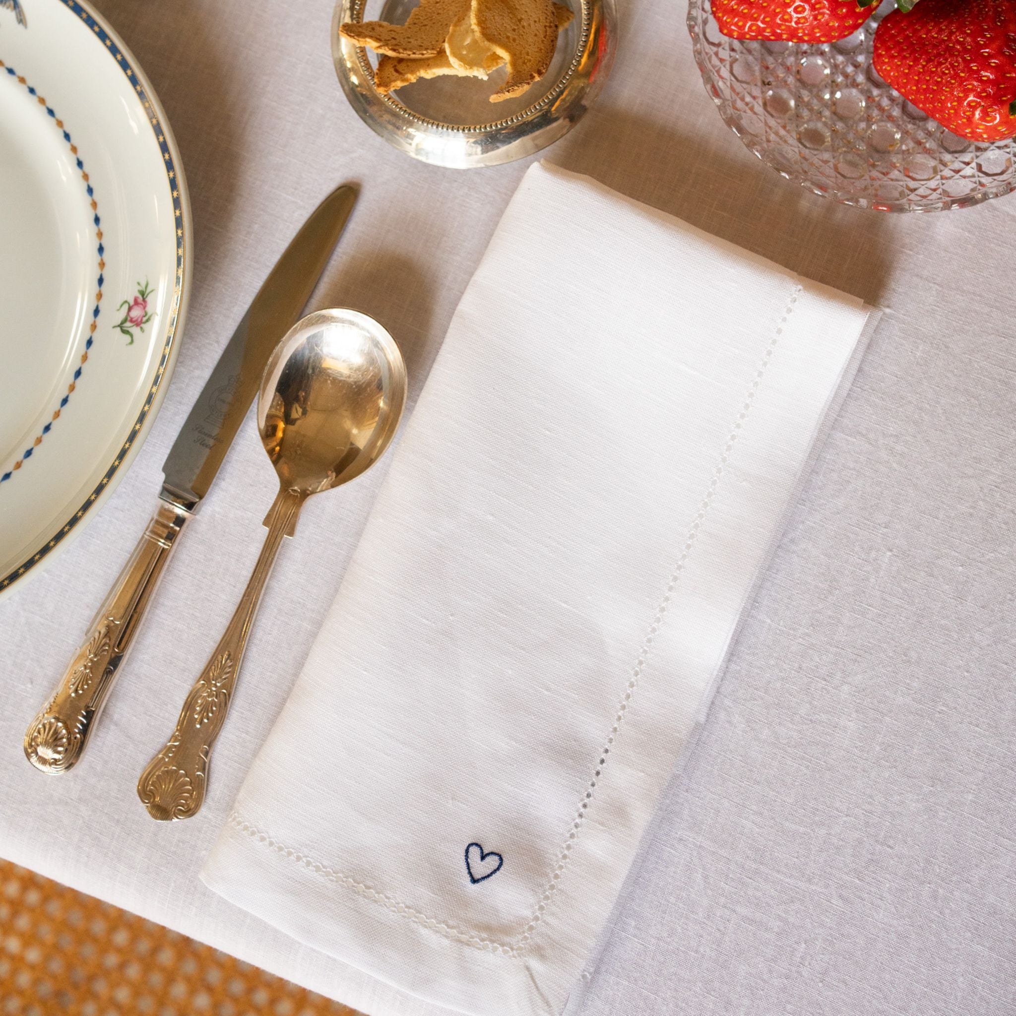 Mafra table linen with heart embroidery