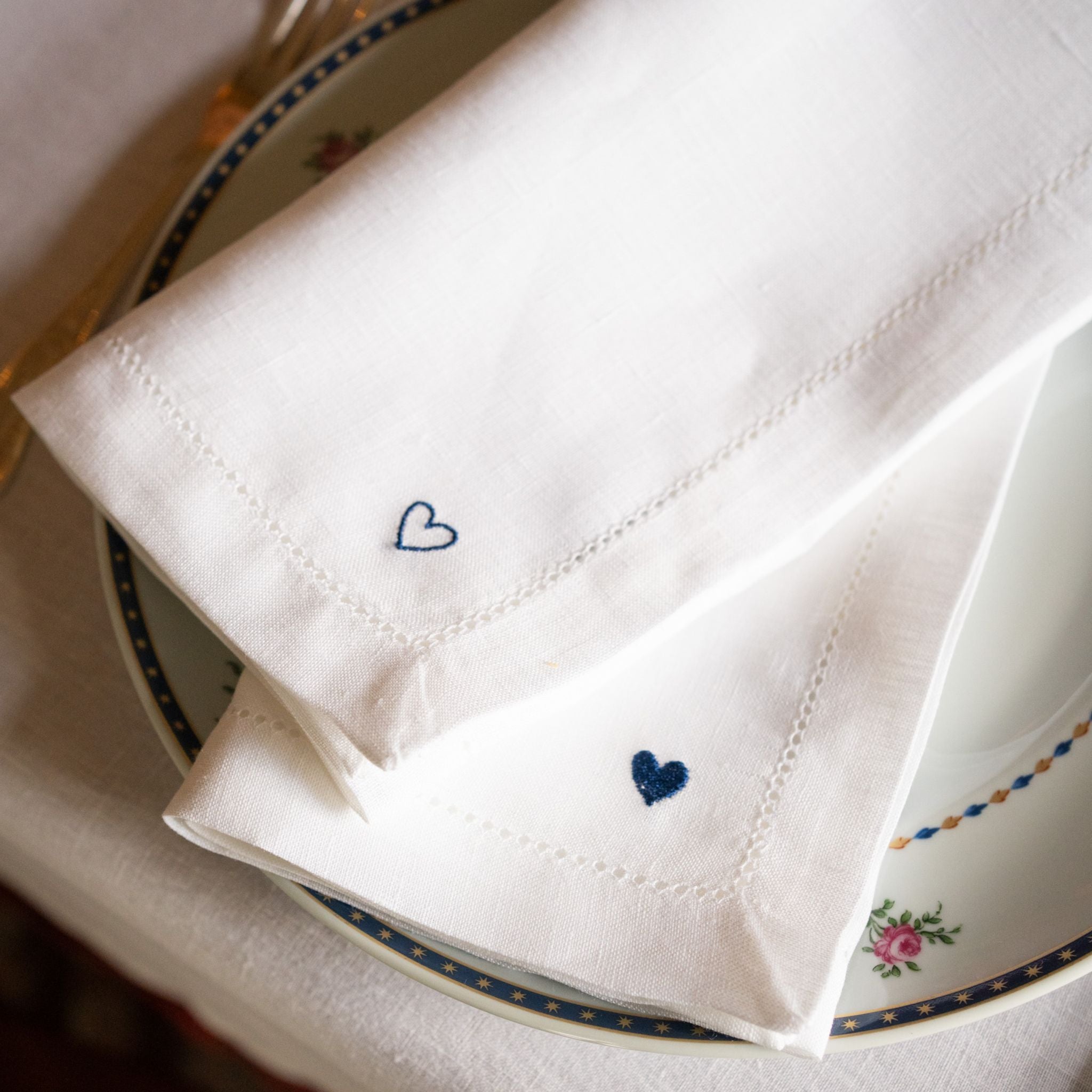 Mafra table linen with heart embroidery