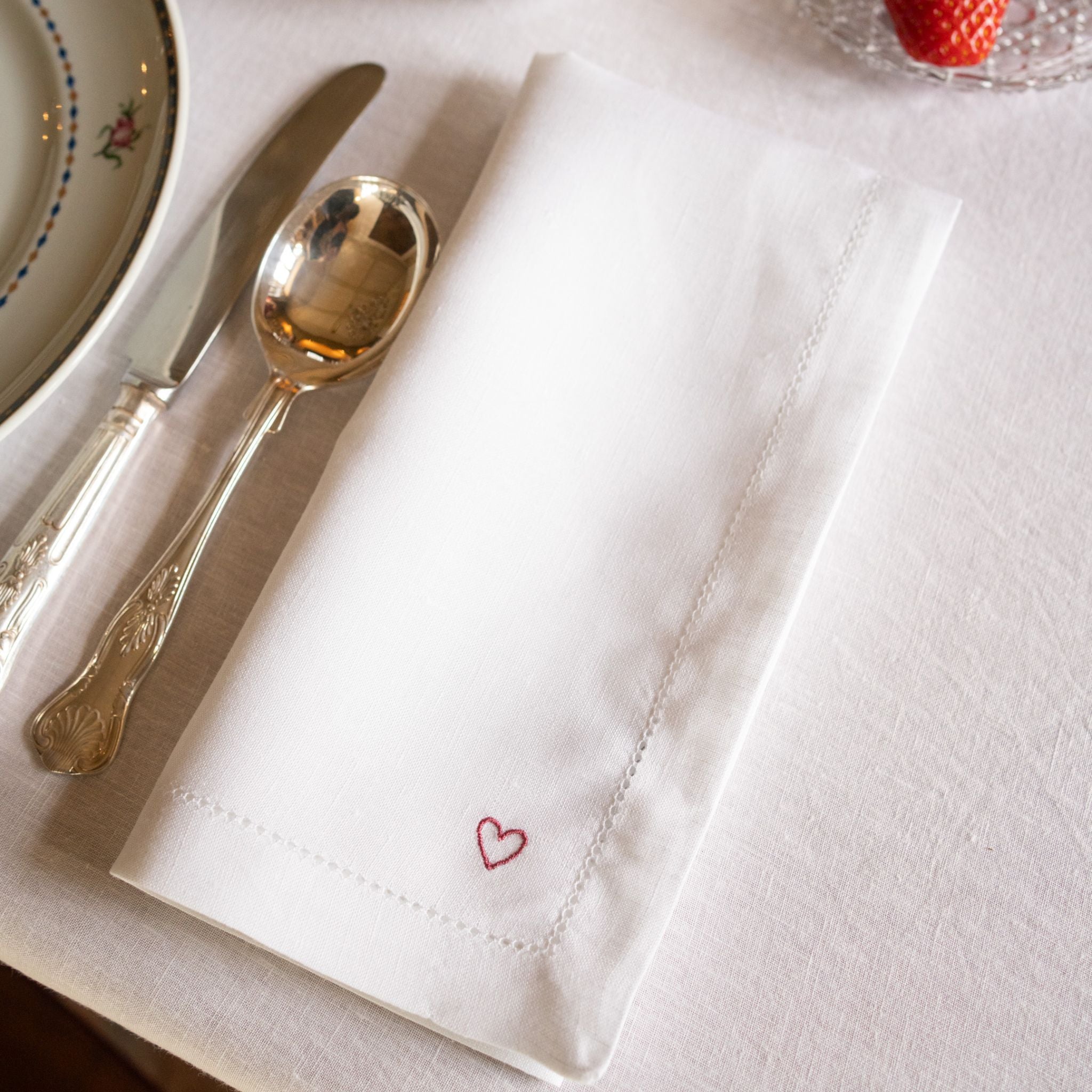 Mafra table linen with heart embroidery