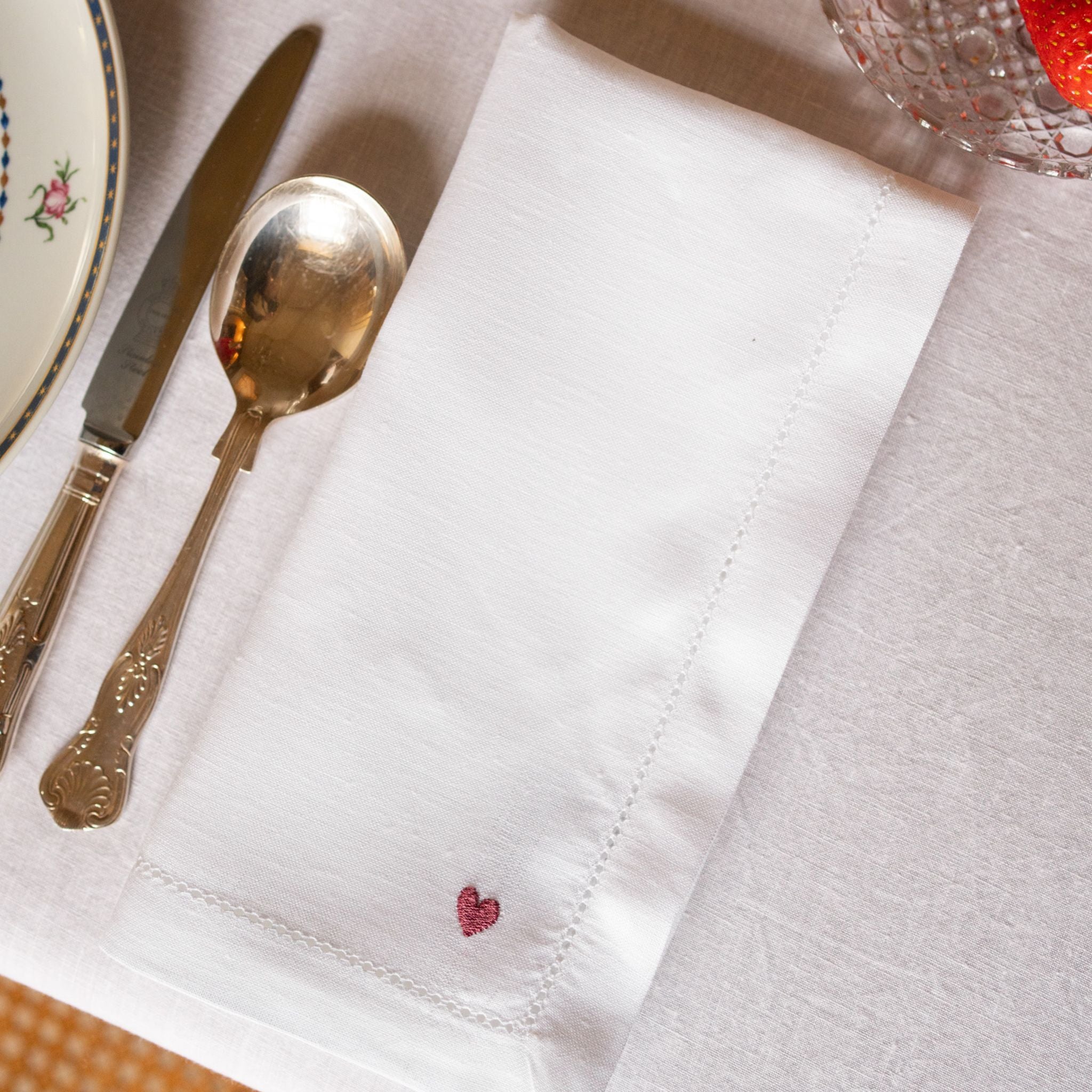 Mafra table linen with heart embroidery