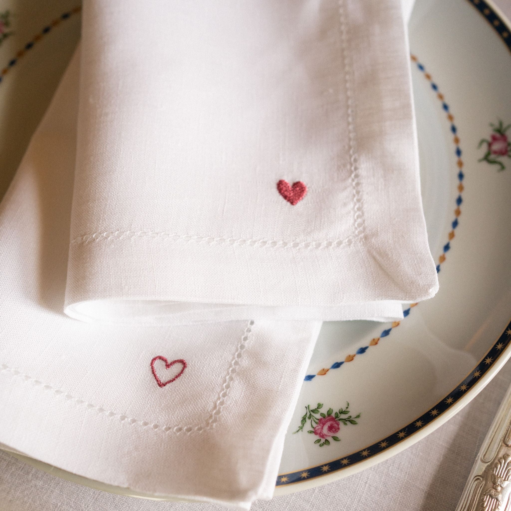 Mafra table linen with heart embroidery