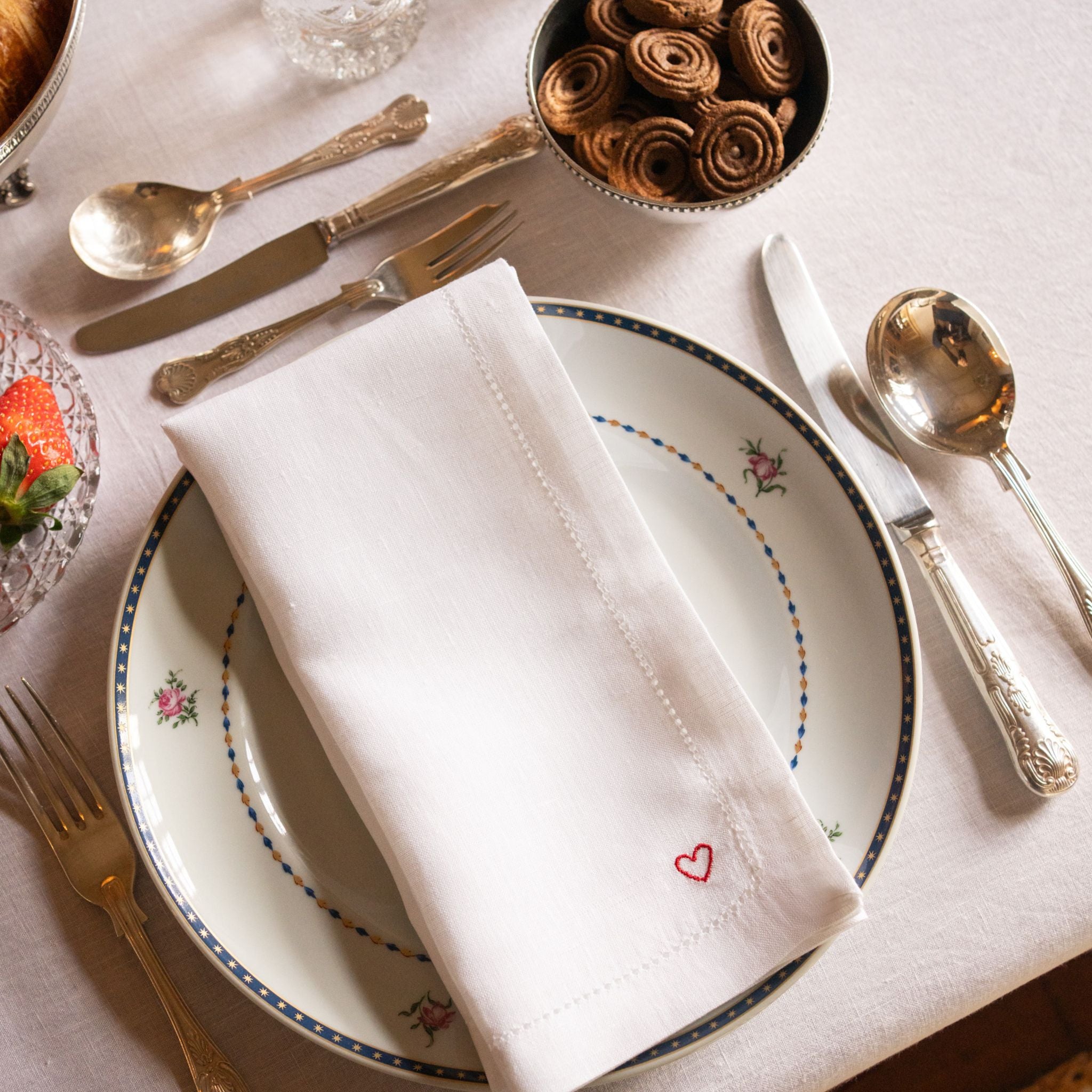 Mafra table linen with heart embroidery