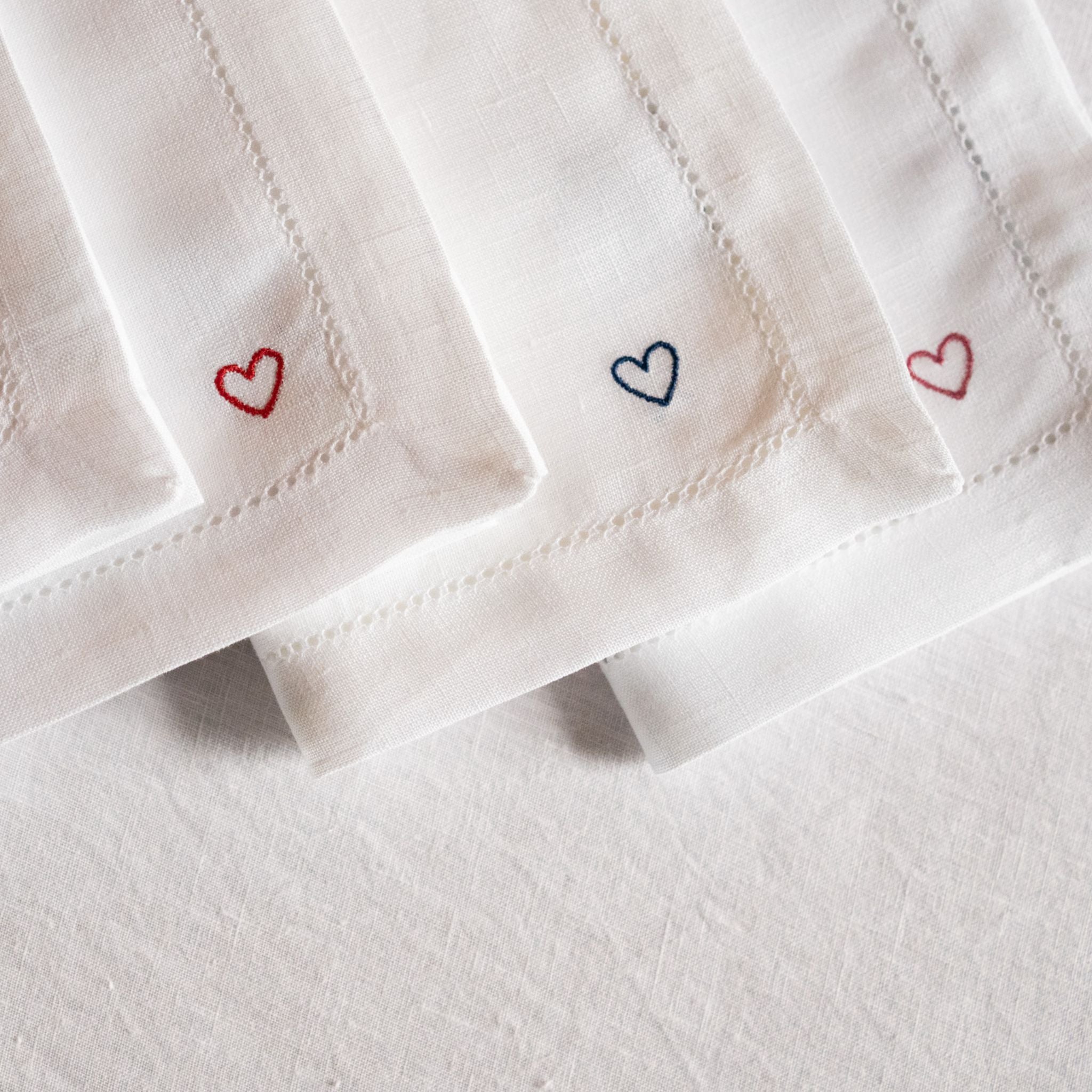 Mafra table linen with heart embroidery
