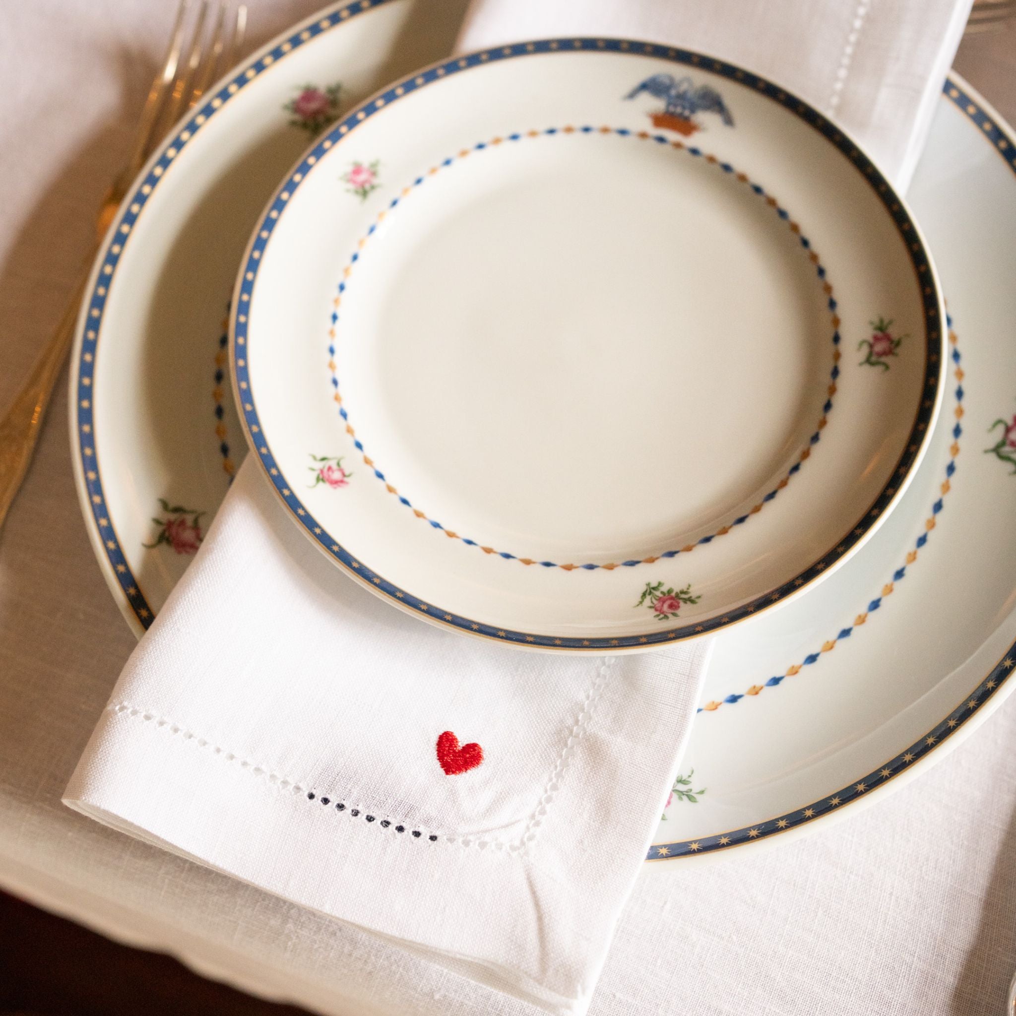 Mafra table linen with heart embroidery