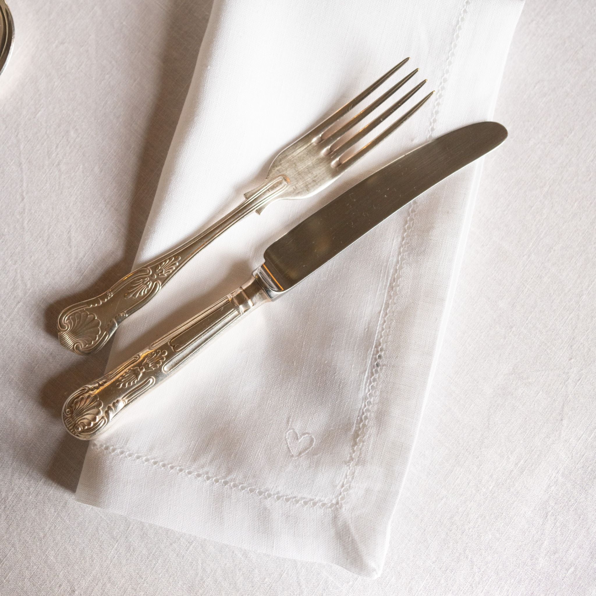 Mafra table linen with heart embroidery