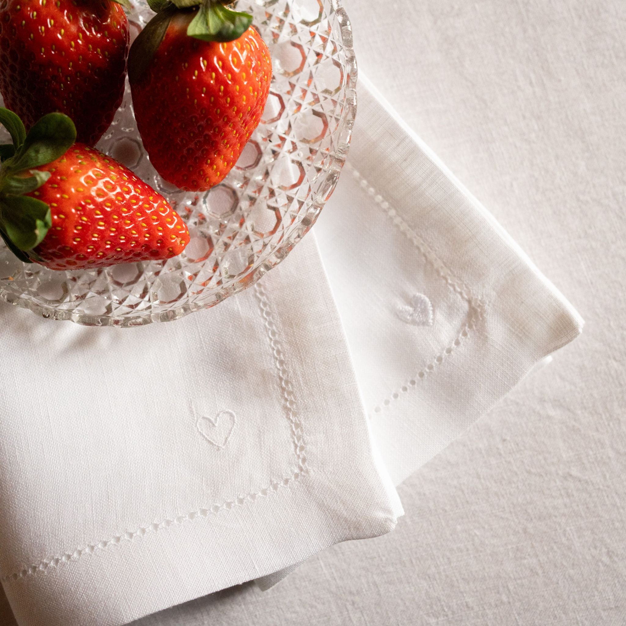 Mafra table linen with heart embroidery