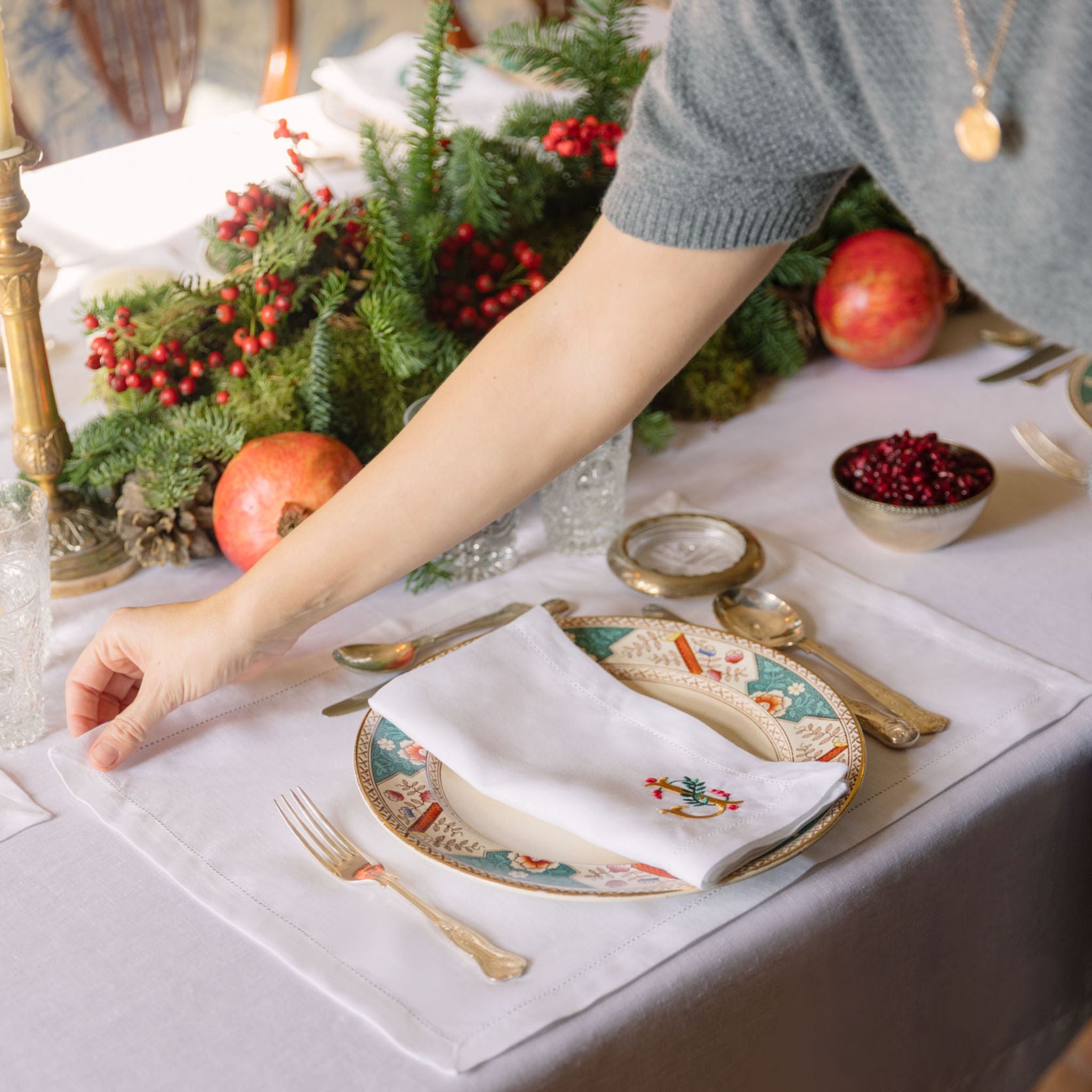 torres-novas-table-mafra-embroidery-letters-napkin-gold-red-green-lifestyle-9_4c448faa-cc00-4ef3-8c0f-ceb11e882ffc.jpg