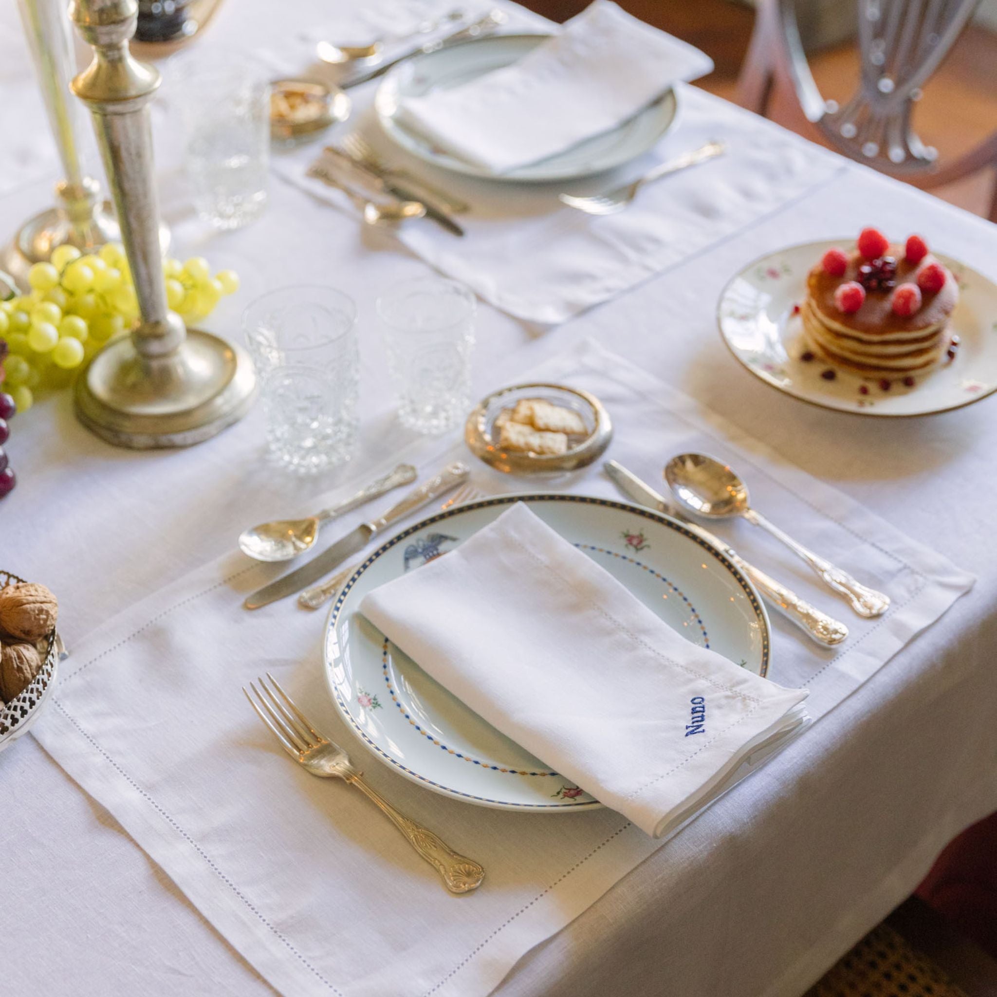 torres-novas-table-mafra-embroidery-personalized-napkin-white-lifestyle-15.jpg
