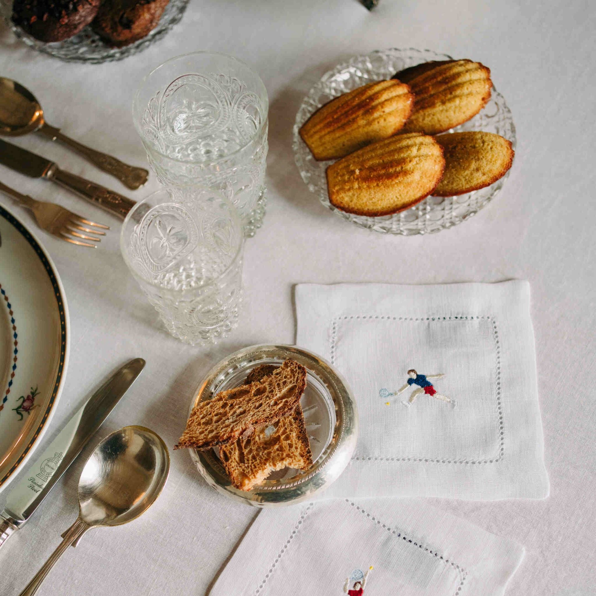 Mafra napkin with retro sportsmen