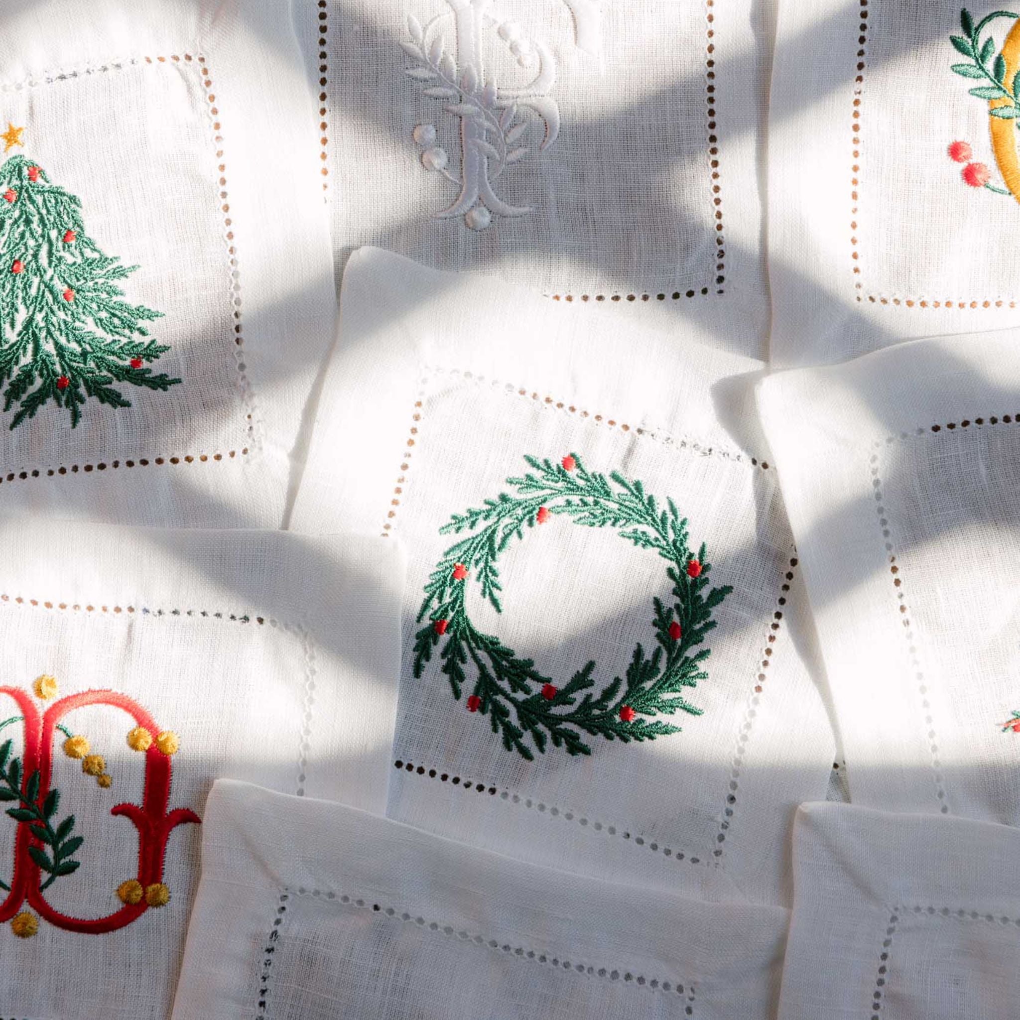 torres-novas-table-mafra-embroidery-xmas-cocktail-napkin-multiple-colours-lifestyle-1_d2ebd3e6-7acf-414b-bf00-0147d82deda0.jpg