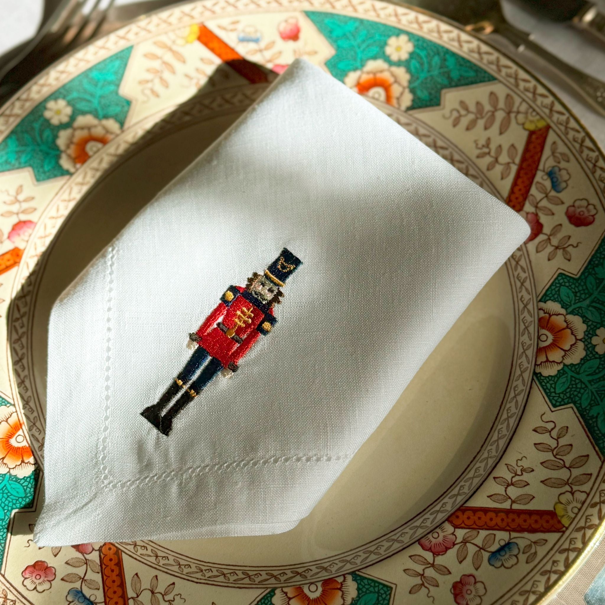 Ropa de mesa Mafra con bordado navideño