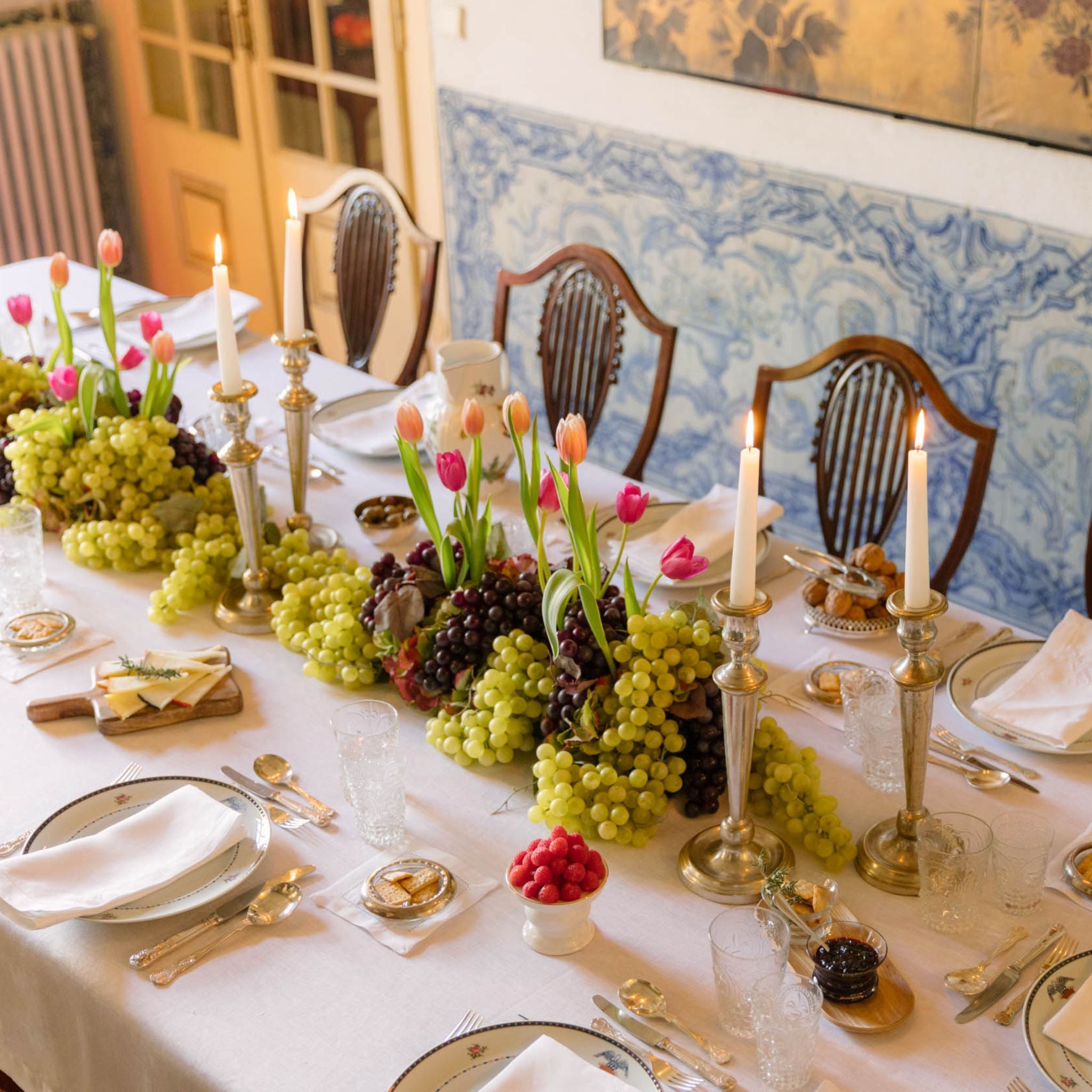 torres-novas-table-mafra-linen-tablecloth-white-lifestyle-2_6c6e9e8f-f4d0-47a4-b63a-c4789916aa66.jpg