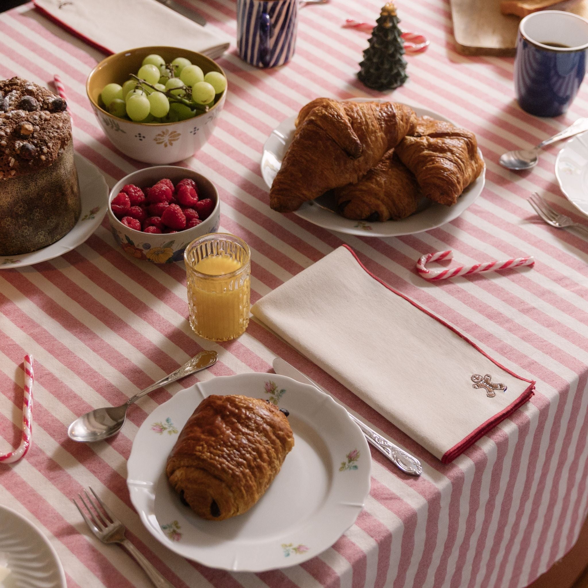 Serviettes Nazaré blanches brodées à Noël