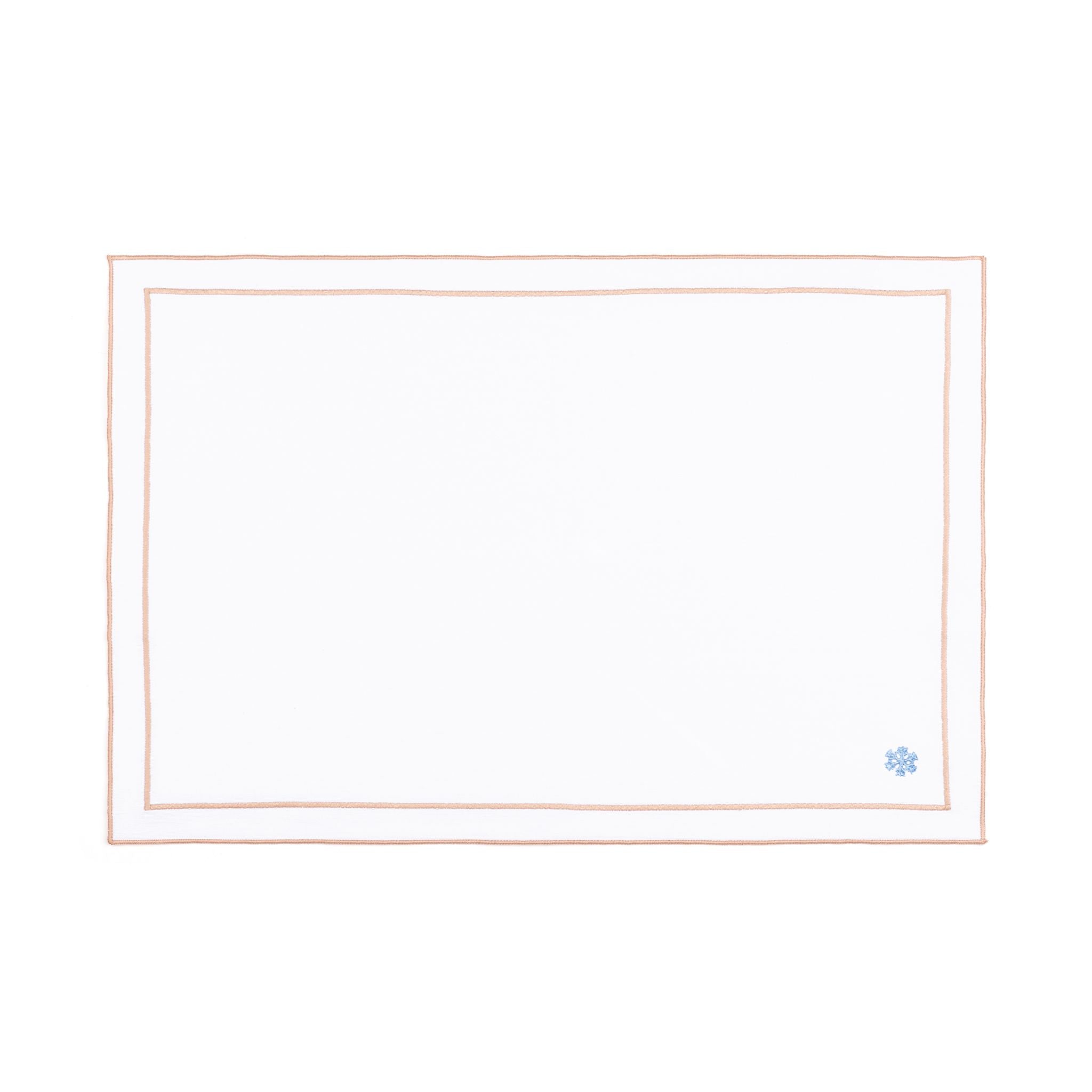 Mantelería Nazaré blanca, en algodón, con pequeños motivos de Navidad bordados.