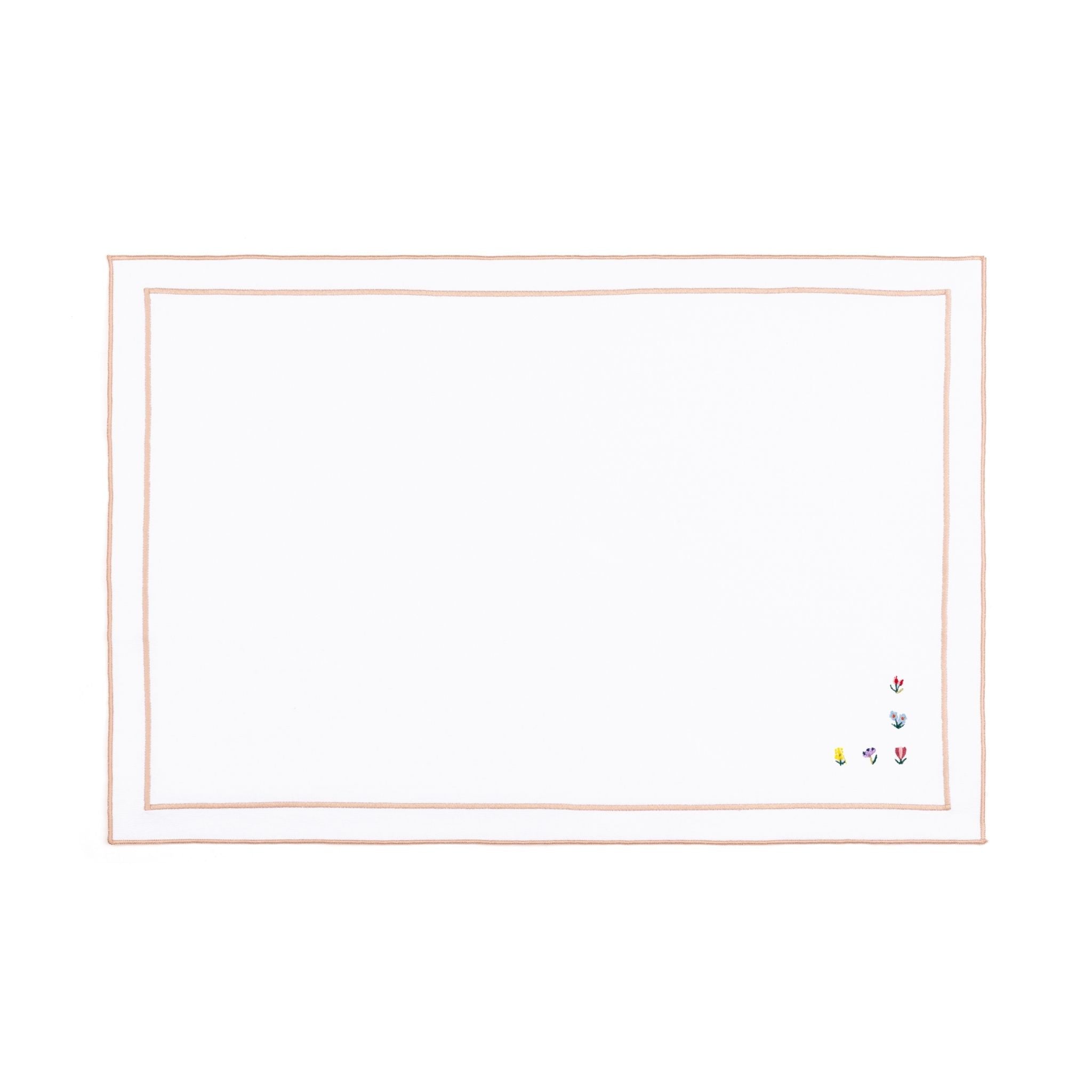 Mantelería Nazaré en blanco, en algodón, con flores bordadas