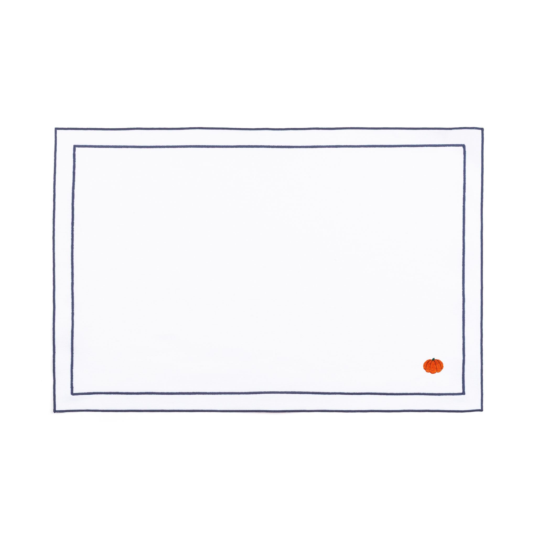 Roupa de mesa Nazaré branca, em algodão, com motivos de outono bordados