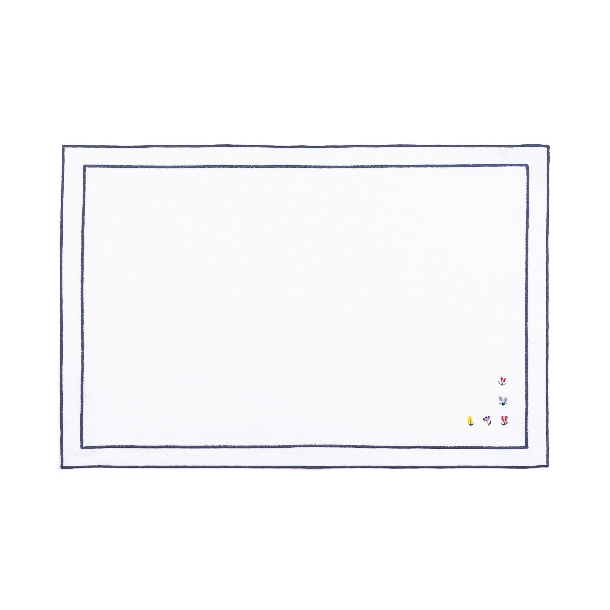 Mantelería Nazaré en blanco, en algodón, con flores bordadas