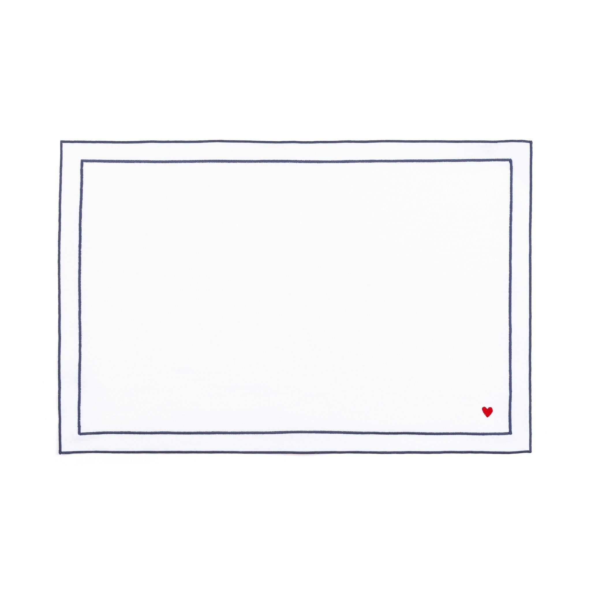 Roupa de mesa Nazaré branca, em algodão, com corações bordados