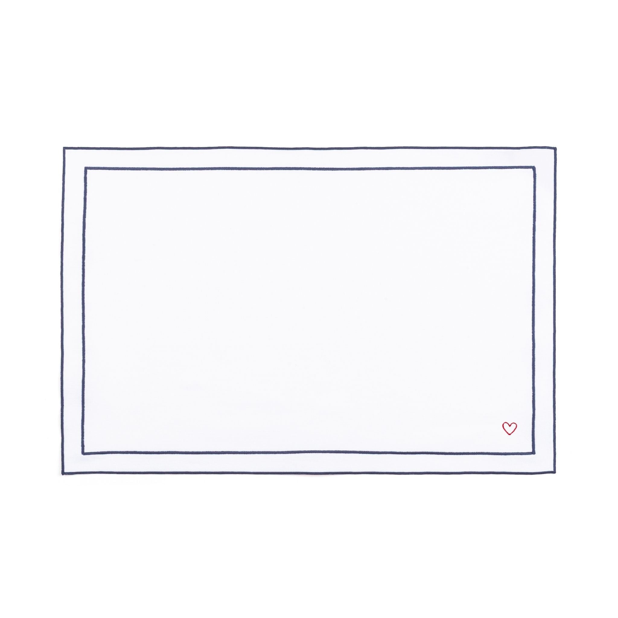 Roupa de mesa Nazaré branca, em algodão, com corações bordados