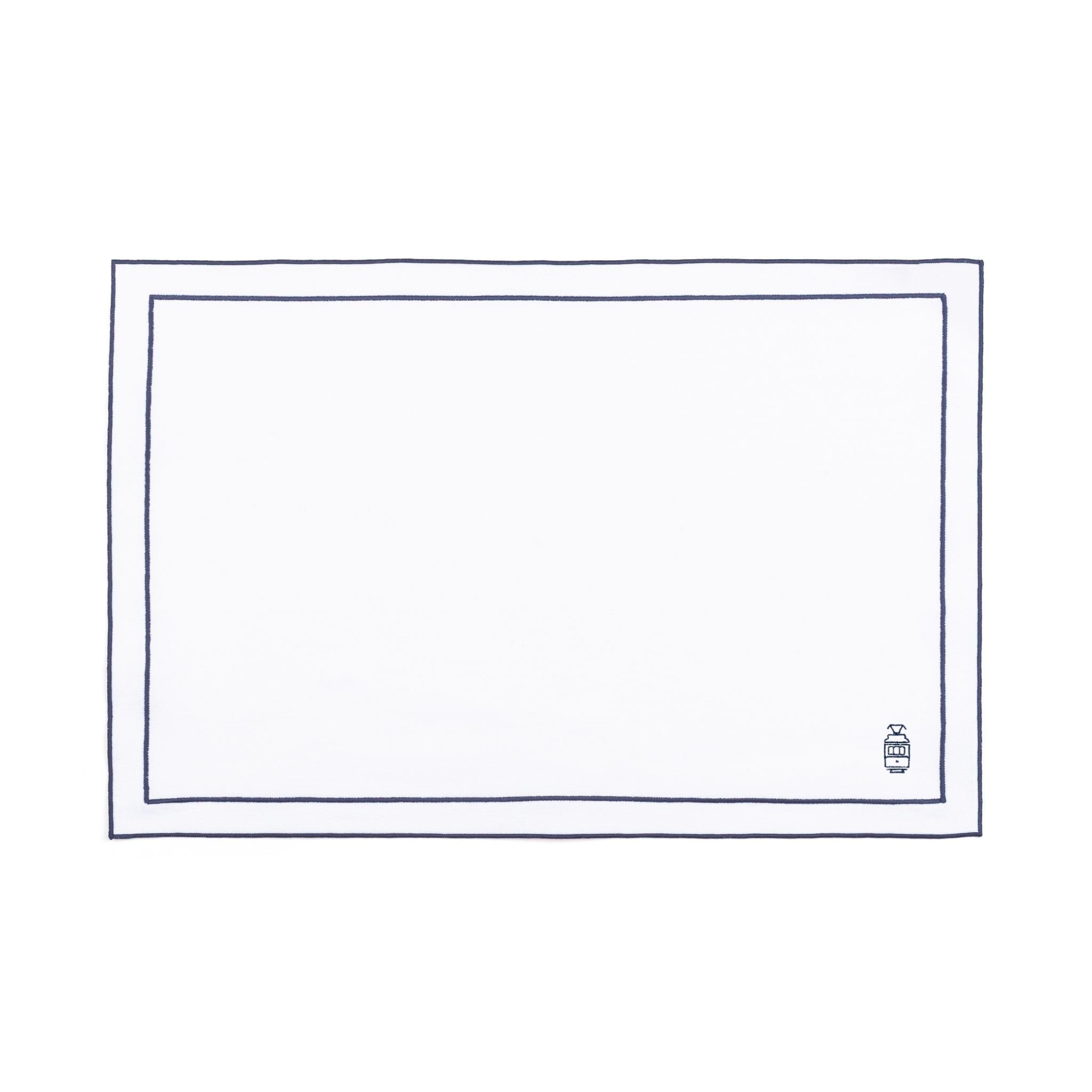 Roupa de mesa Nazaré branca, em algodão, com motivos inspirados em Portugal bordados