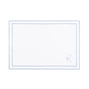 Mantelería Nazaré blanca, en algodón, con pequeños motivos de Navidad bordados.