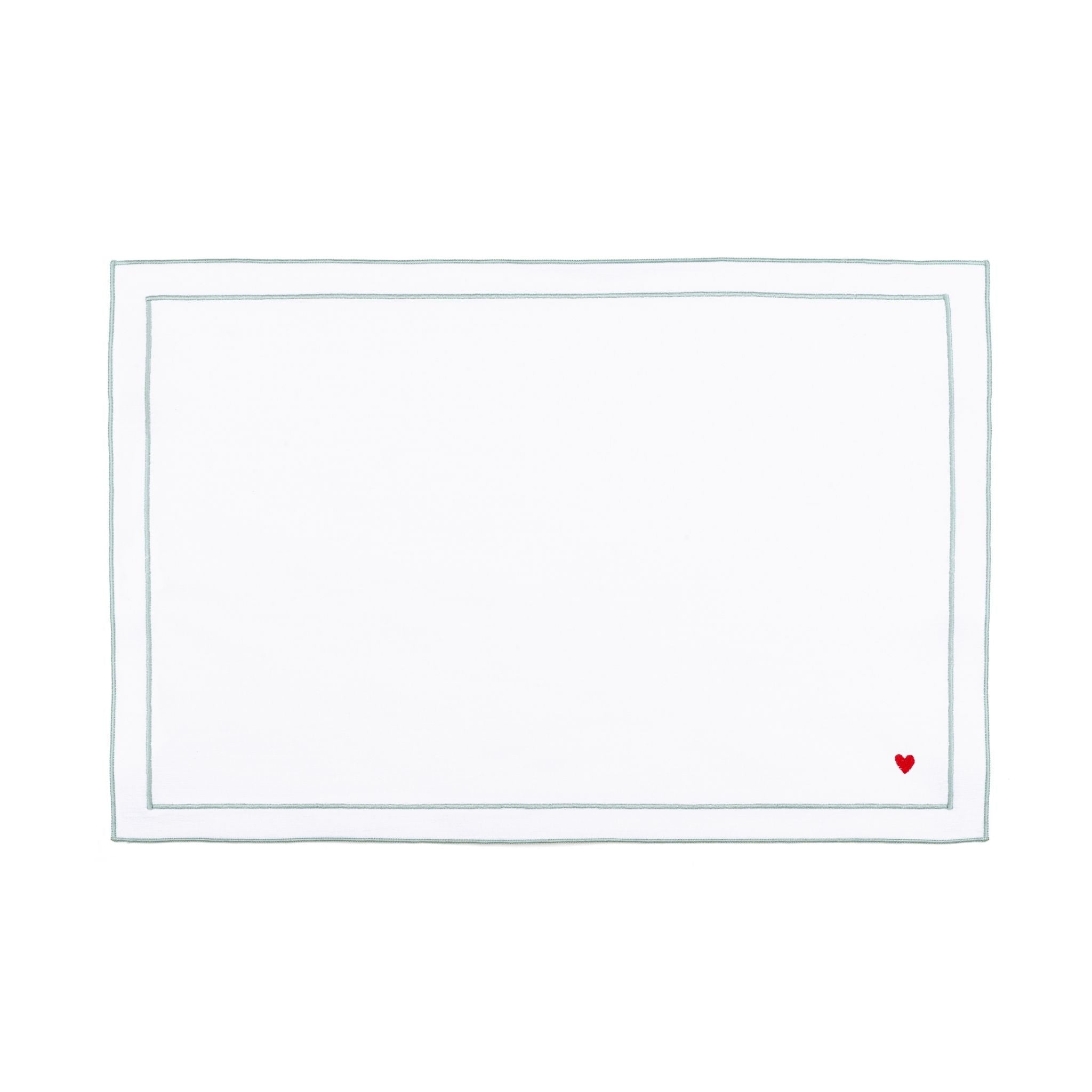 Roupa de mesa Nazaré branca, em algodão, com corações bordados