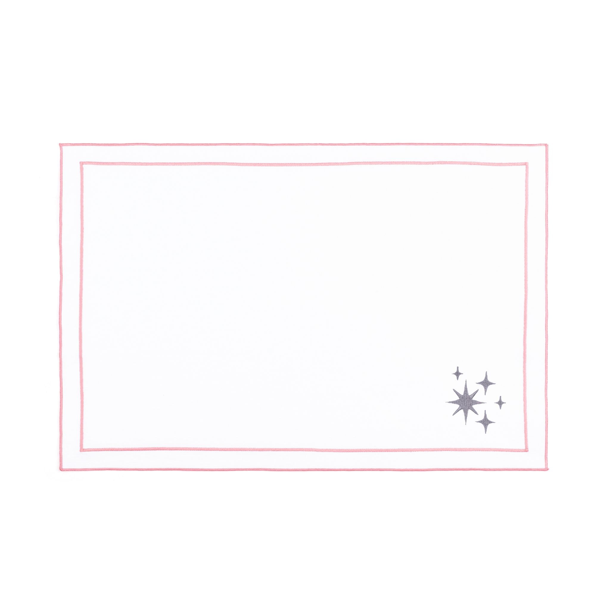 Mantelería Nazaré blanca, en algodón, con pequeños motivos de Navidad bordados.