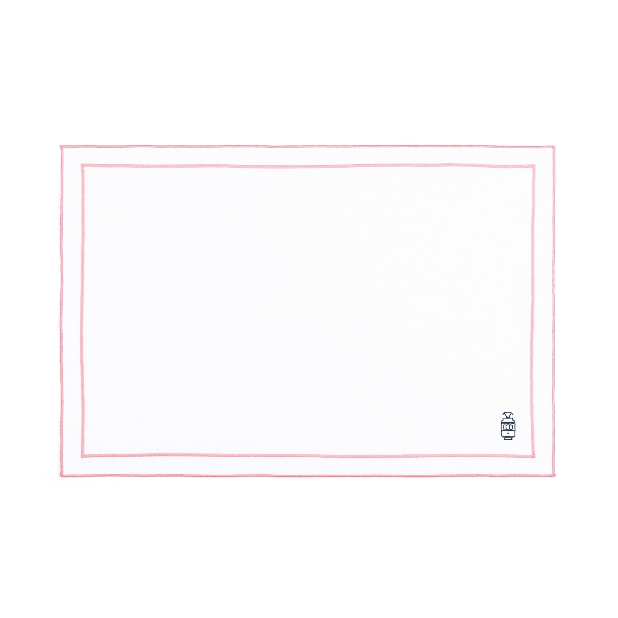 Roupa de mesa Nazaré branca, em algodão, com motivos inspirados em Portugal bordados