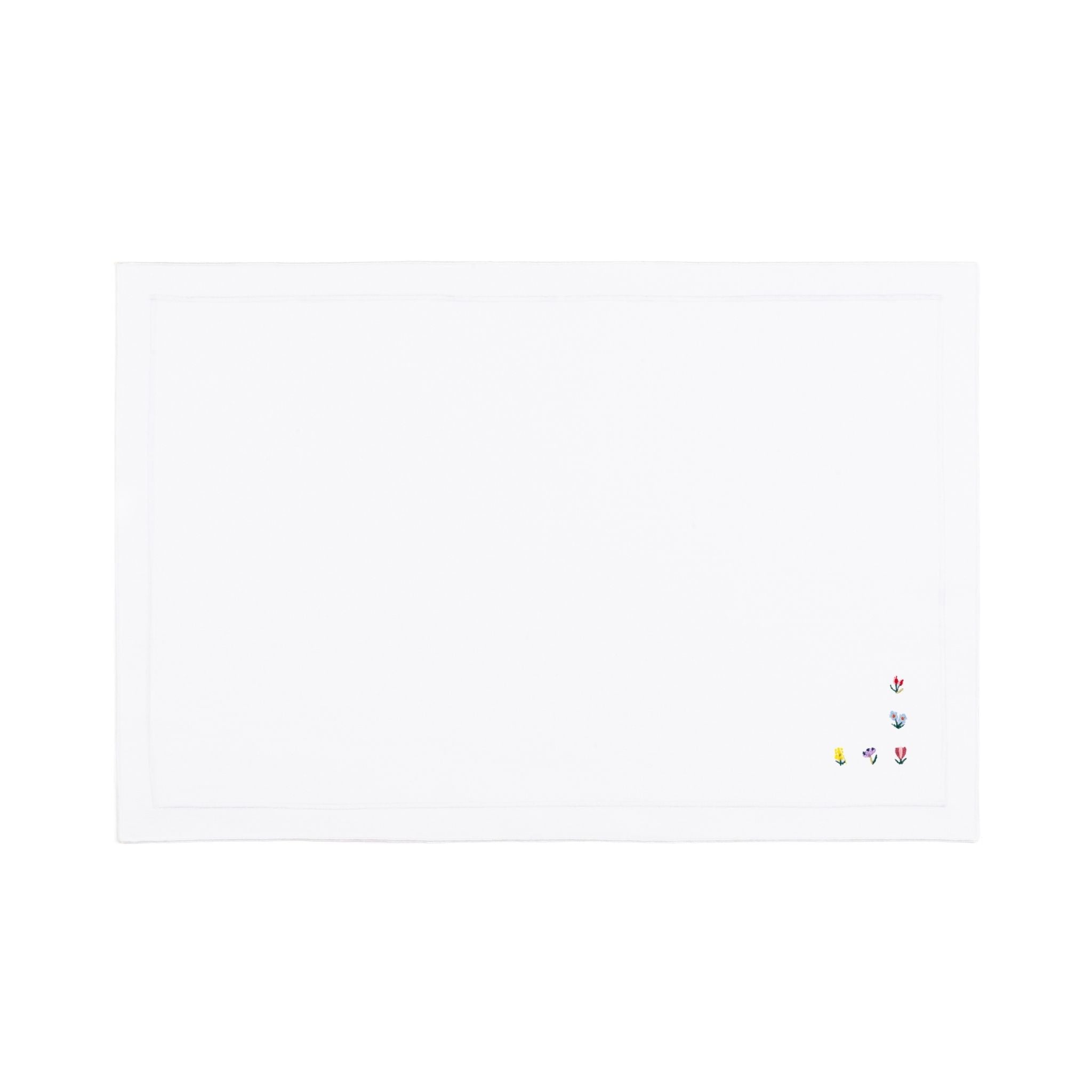 Mantelería Nazaré en blanco, en algodón, con flores bordadas