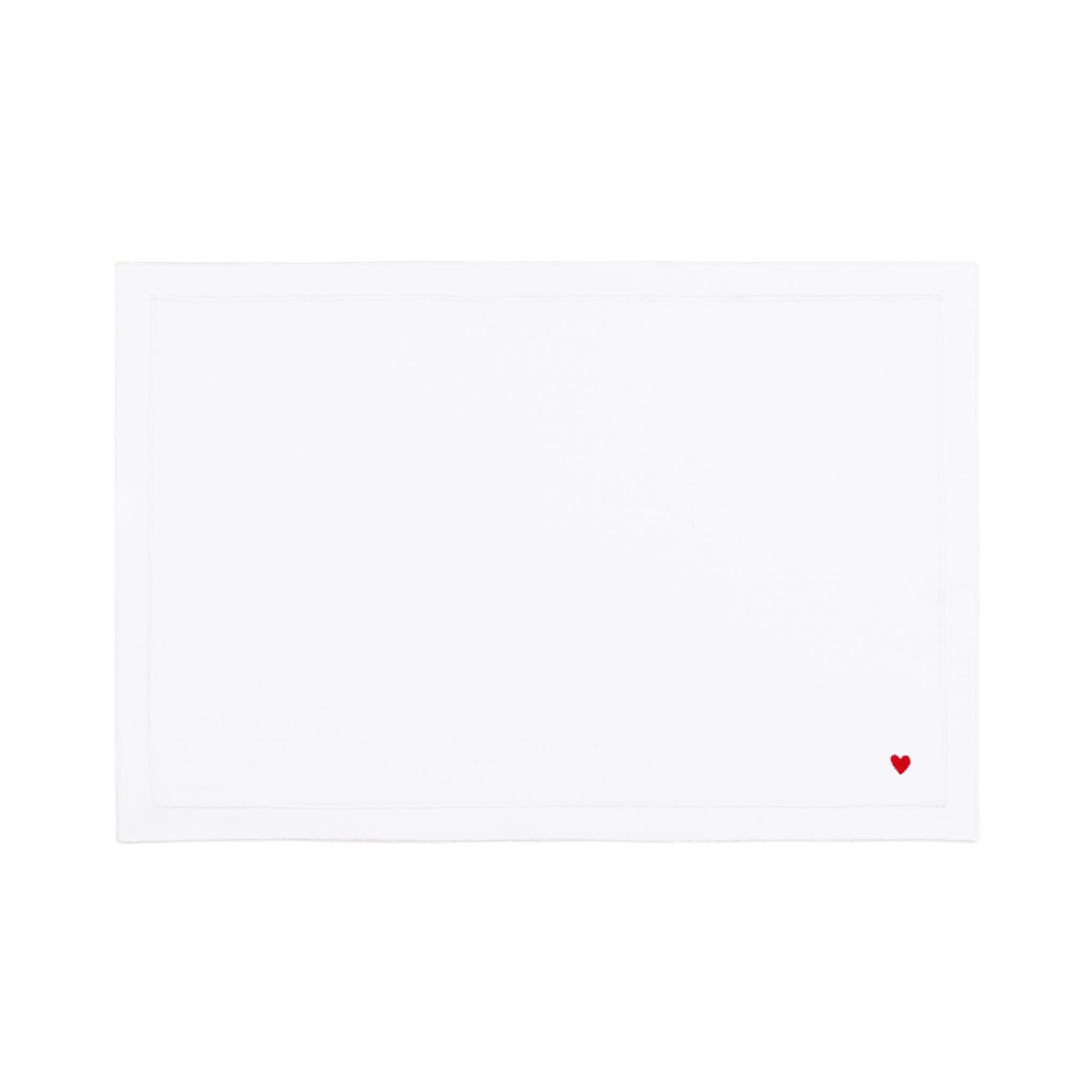 Roupa de mesa Nazaré branca, em algodão, com corações bordados