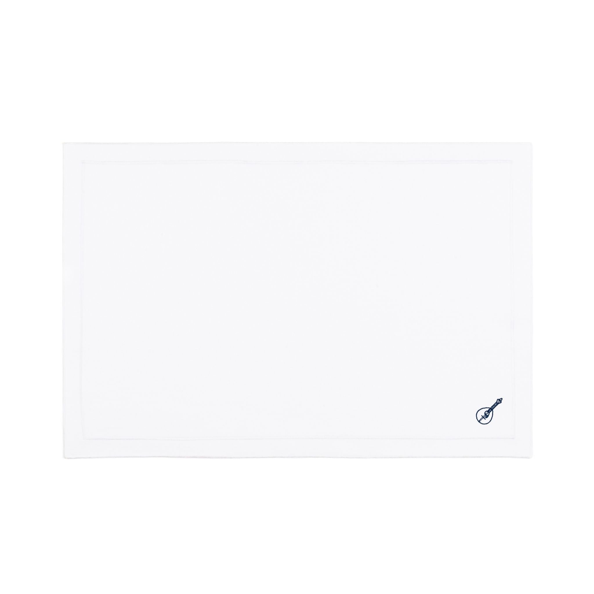 Roupa de mesa Nazaré branca, em algodão, com motivos inspirados em Portugal bordados